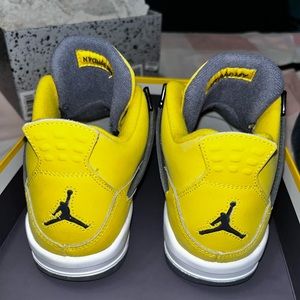 Size 5.5 Lightning 4s With Box